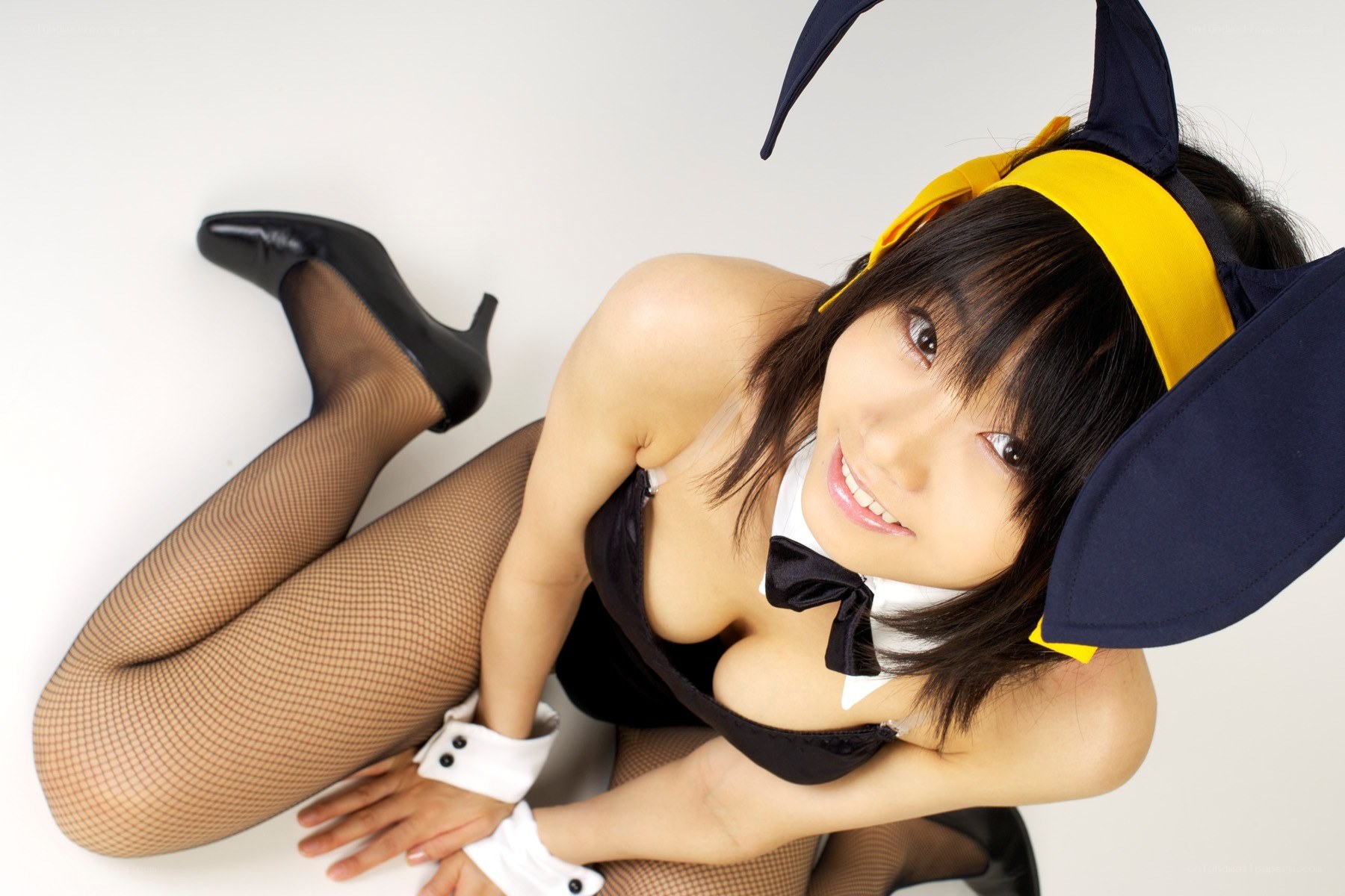 cosplayer in bunny costume