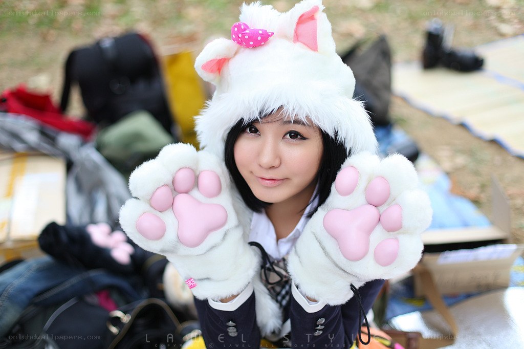 cosplayer in cat costume
