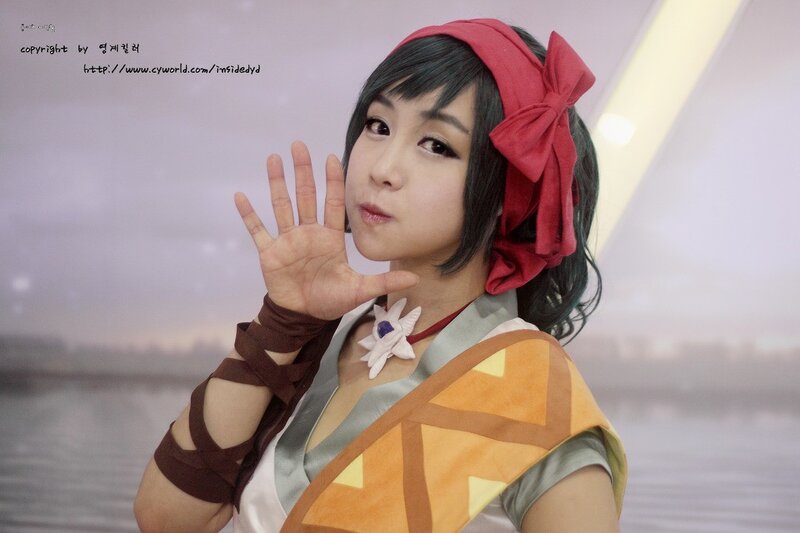 cosplayer in character pose