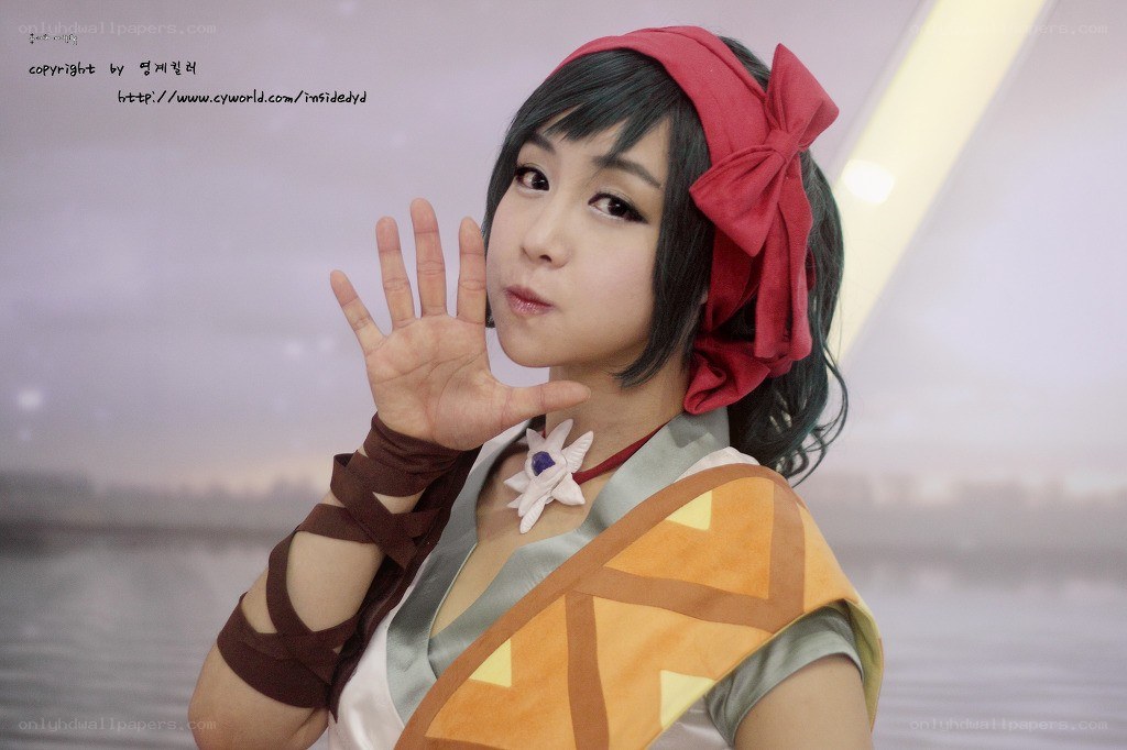 cosplayer in character pose