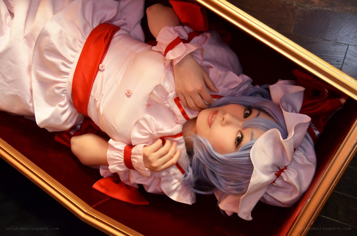 cosplayer in coffin costume