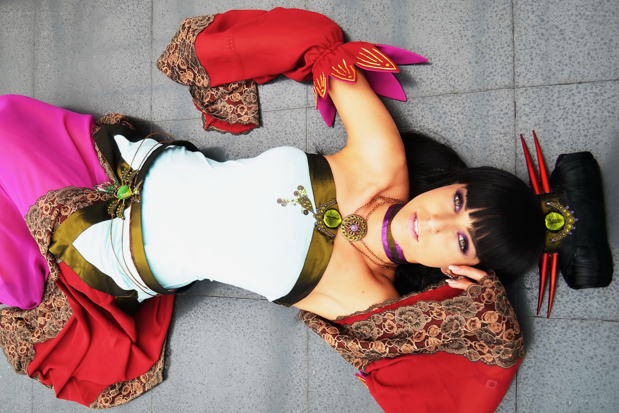 cosplayer in colorful costume