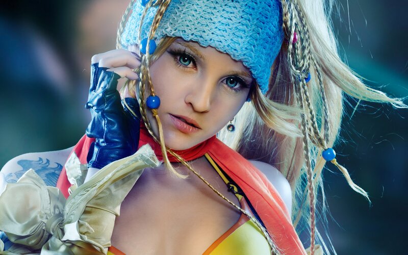 cosplayer in colorful costume