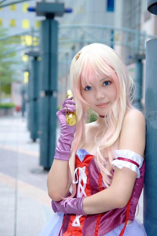 cosplayer in colorful costume