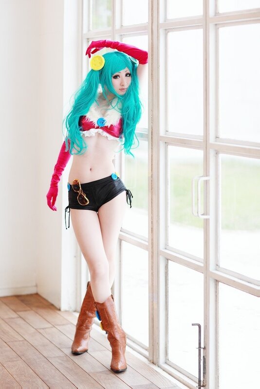 cosplayer in colorful costume