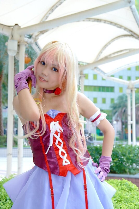 cosplayer in colorful dress