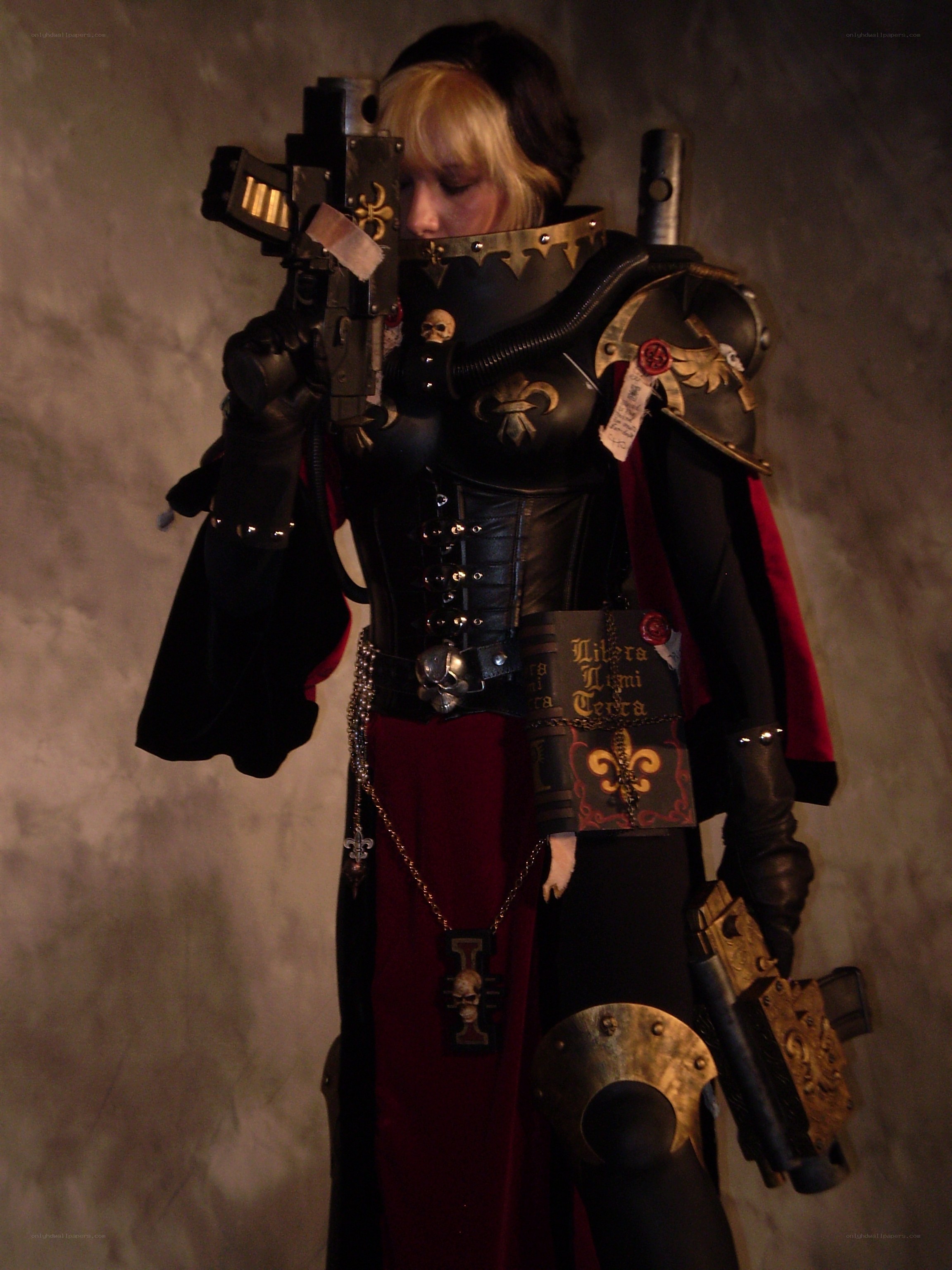 cosplayer in dark armor