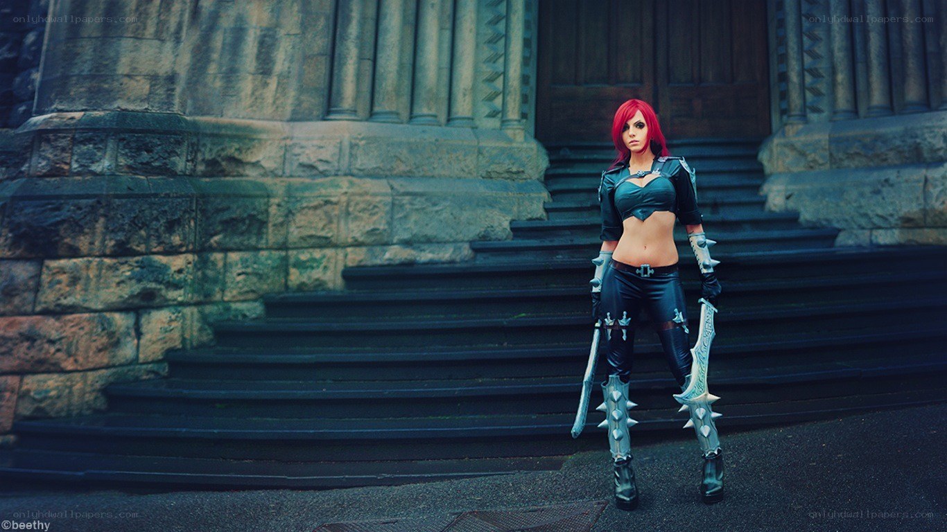 cosplayer in fantasy armor