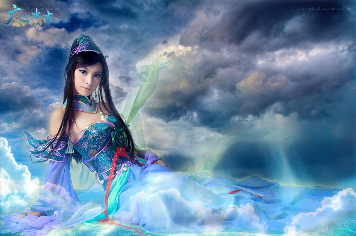 cosplayer in fantasy attire