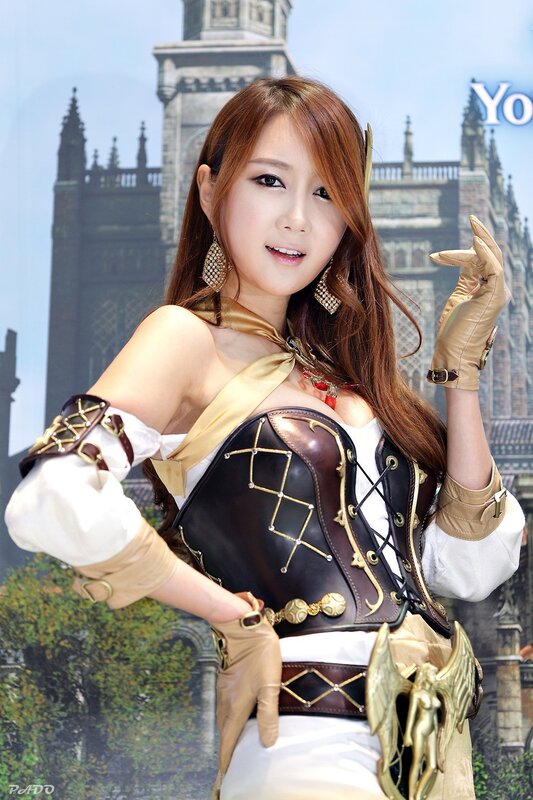 cosplayer in fantasy costume
