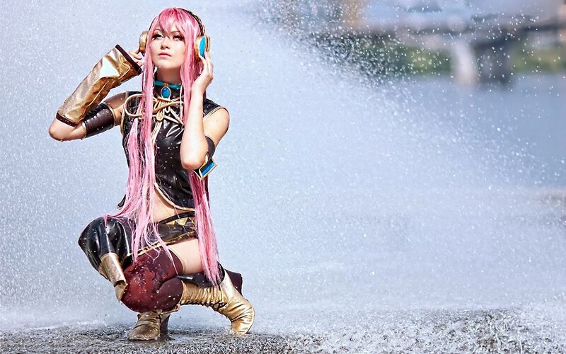 cosplayer in fountain