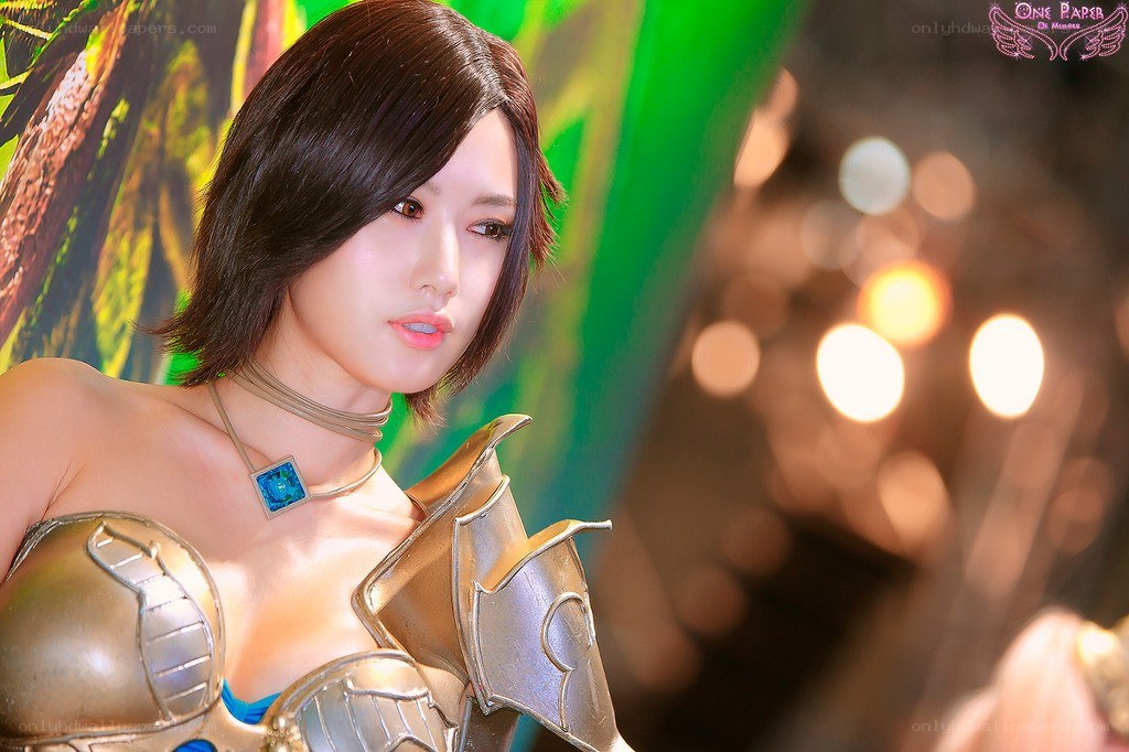 cosplayer in golden armor