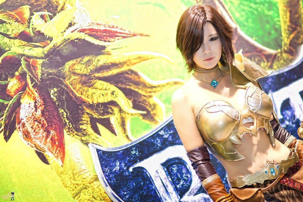 cosplayer in golden armor