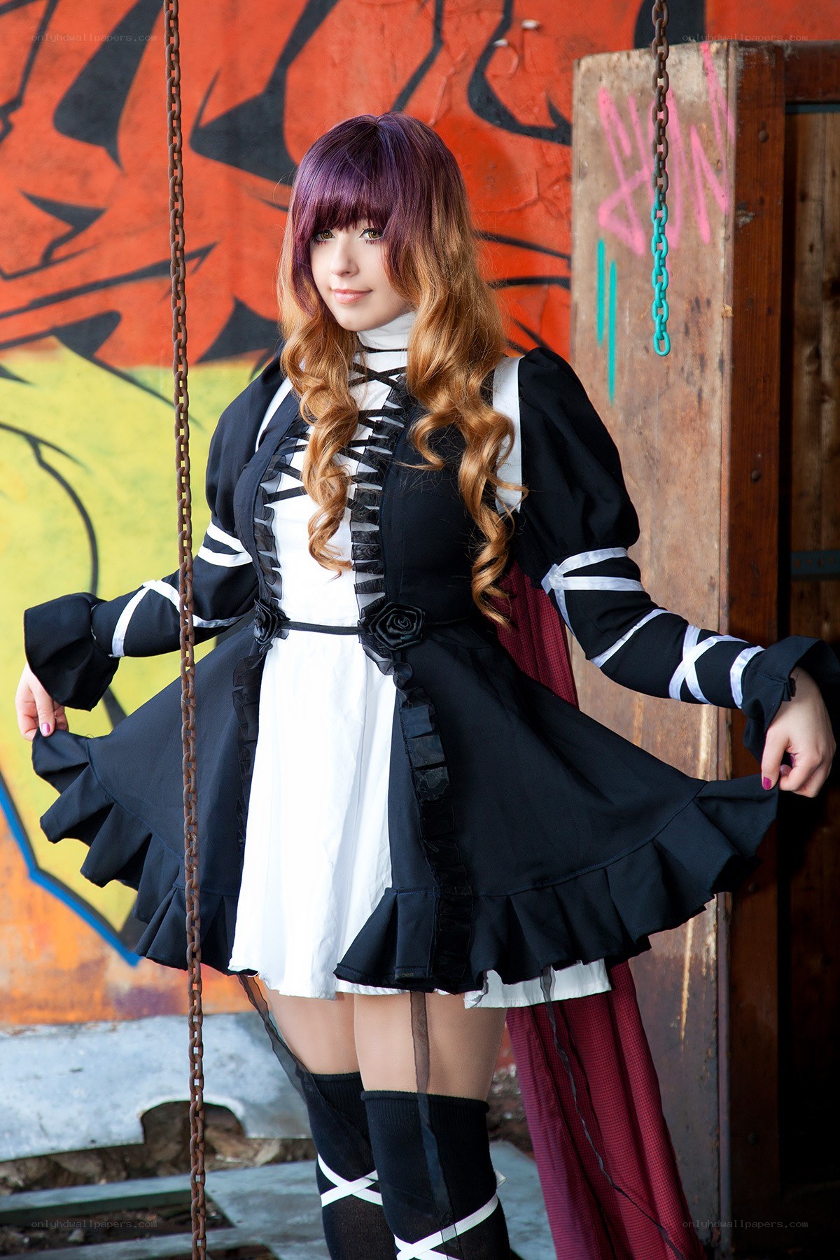 cosplayer in gothic dress