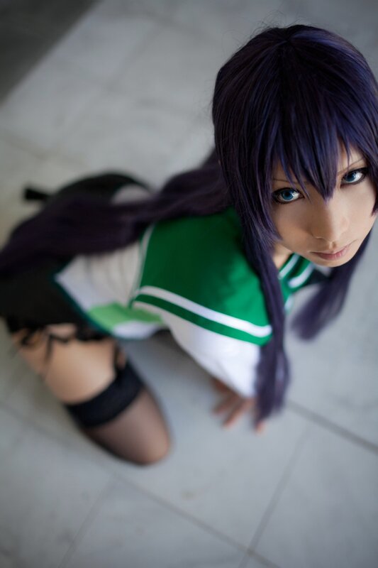 cosplayer in green and white outfit