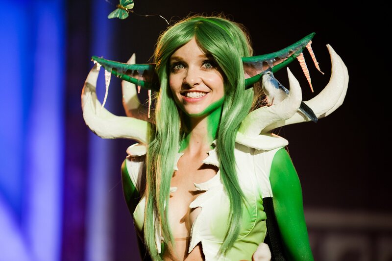 cosplayer in green costume