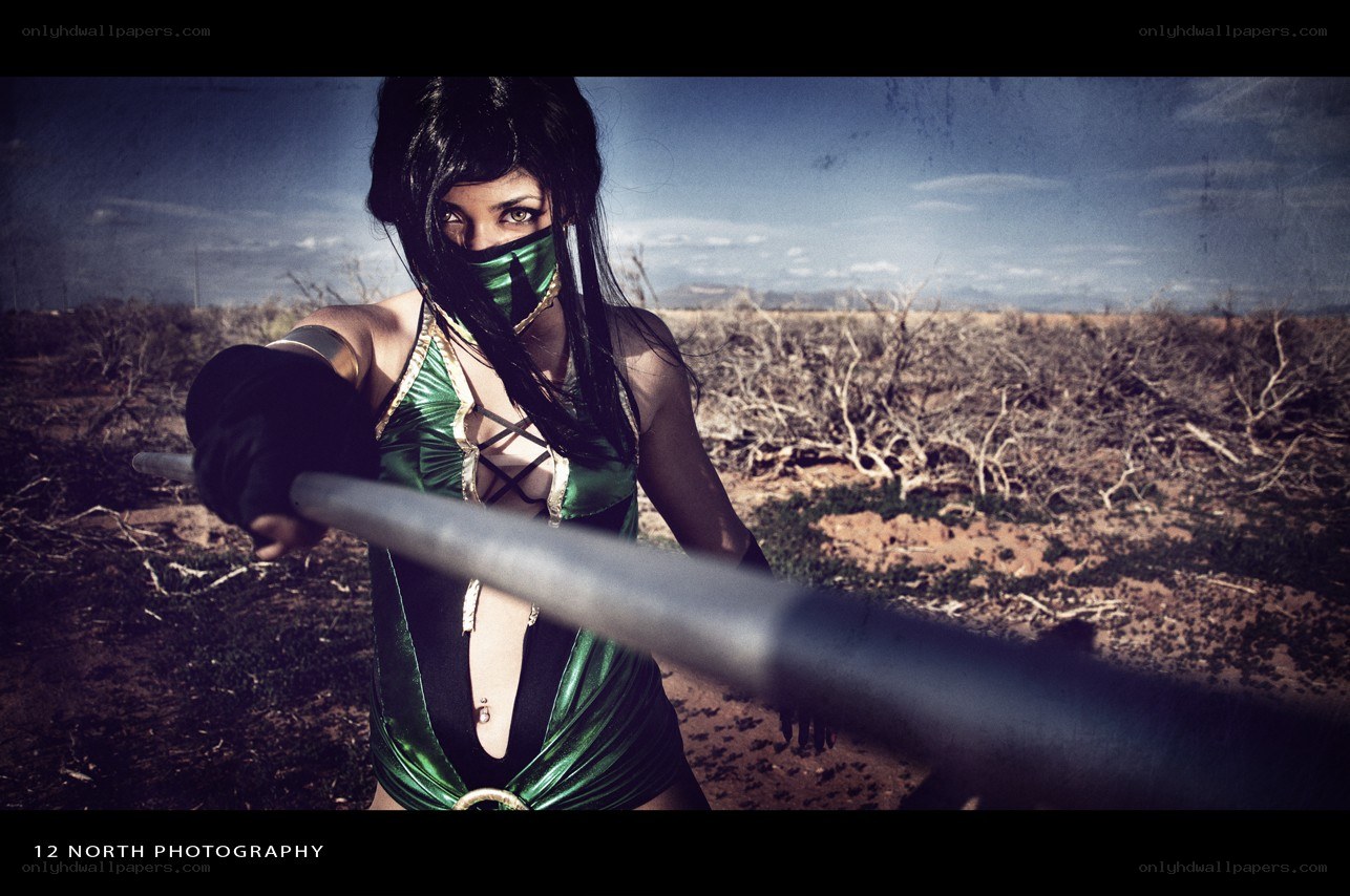 cosplayer in green costume