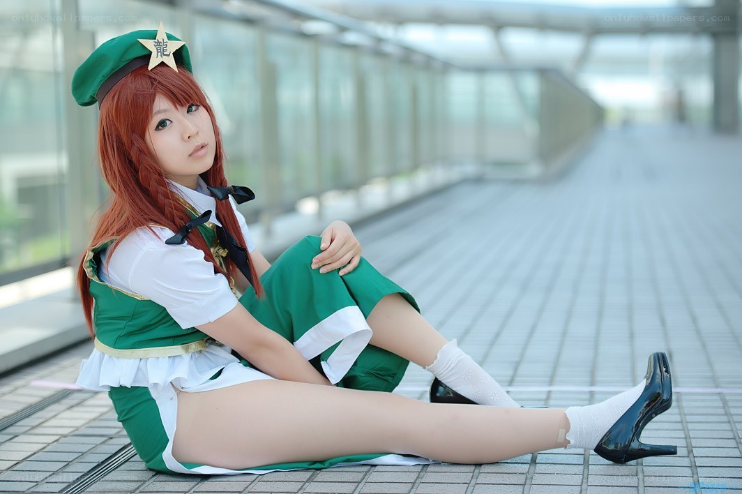 cosplayer in green uniform