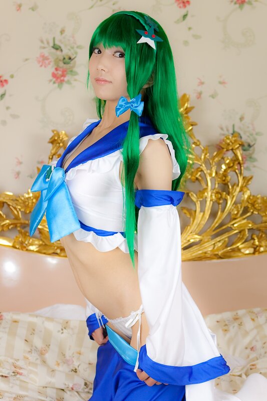 cosplayer in green wig and blue outfit