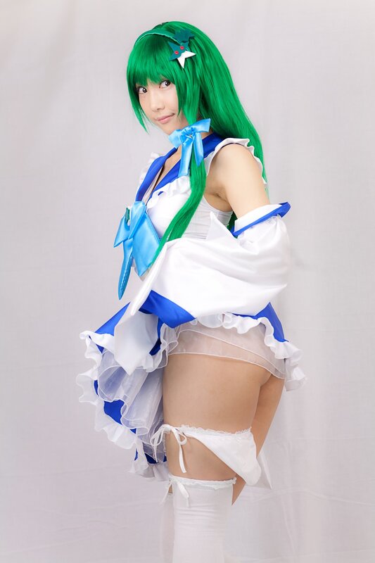 cosplayer in green wig and blue-white outfit