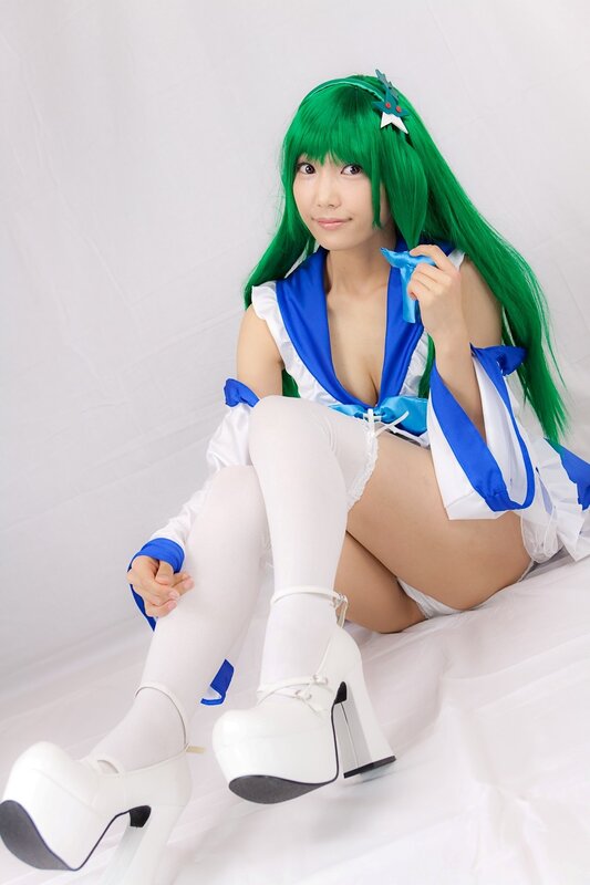 cosplayer in green wig and blue-white outfit