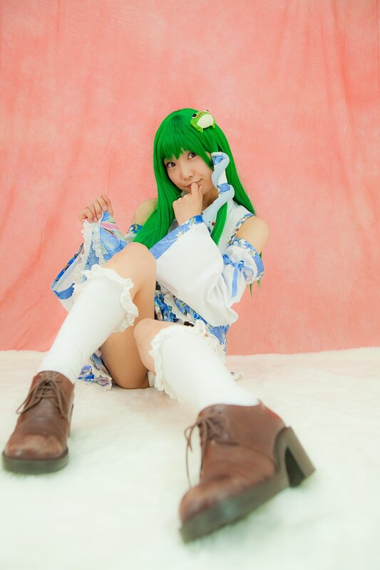 cosplayer in green wig and dress