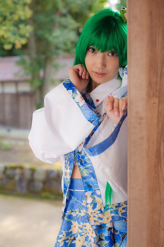 cosplayer in green wig and kimono