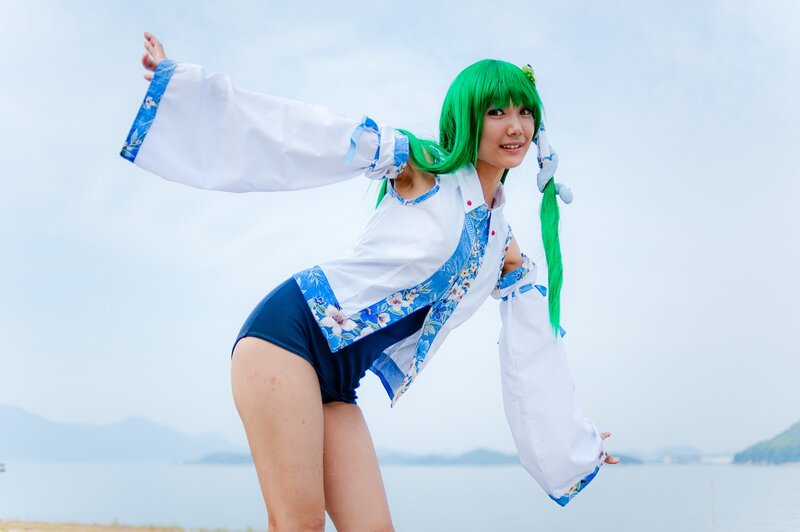 cosplayer in green wig and white outfit