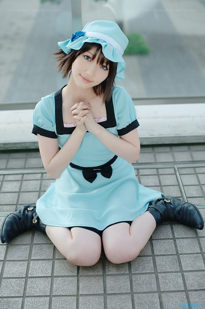 cosplayer in light blue dress