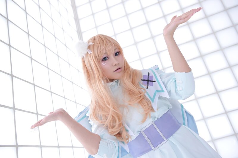 cosplayer in light blue dress