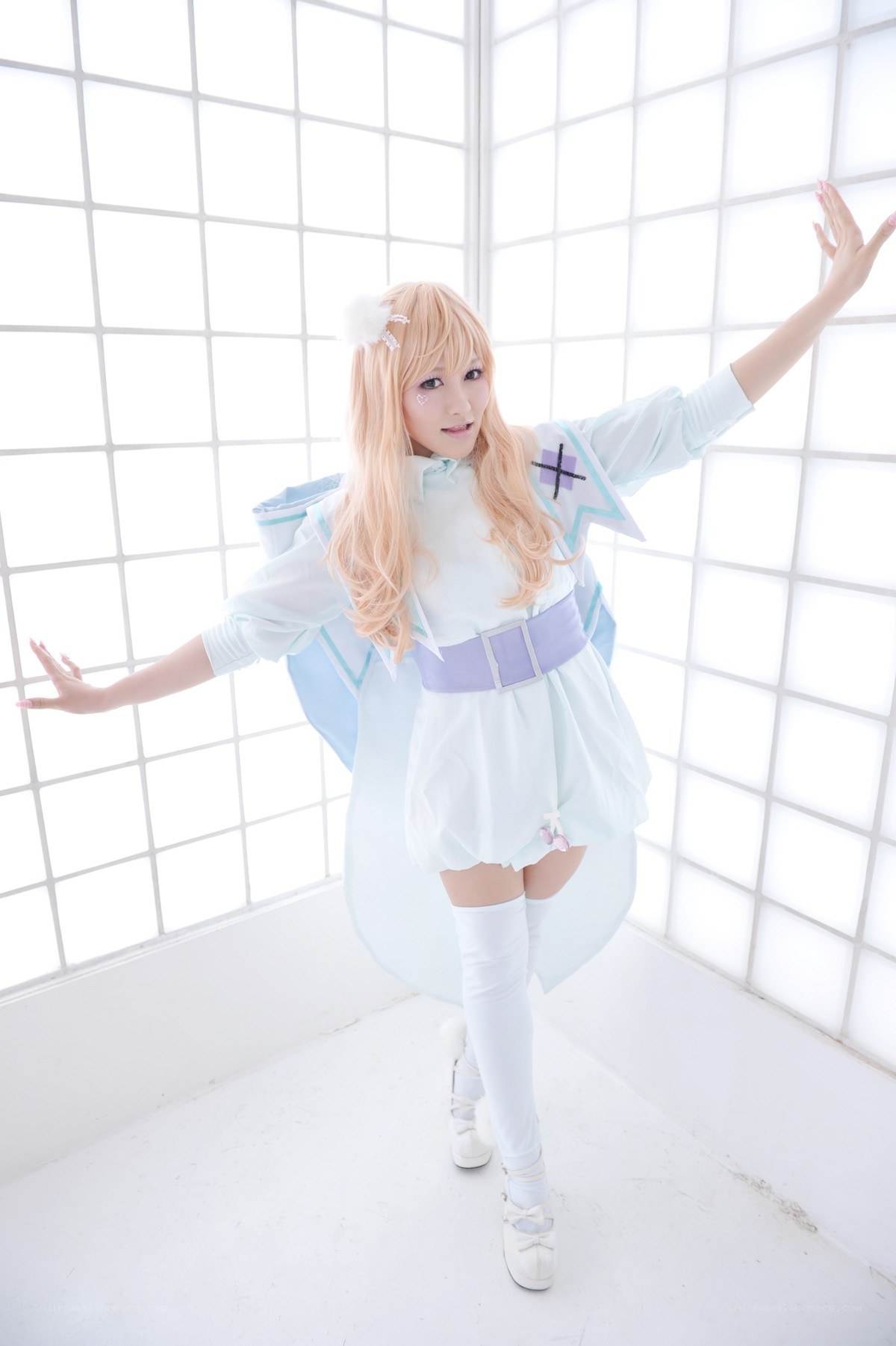 cosplayer in light blue outfit