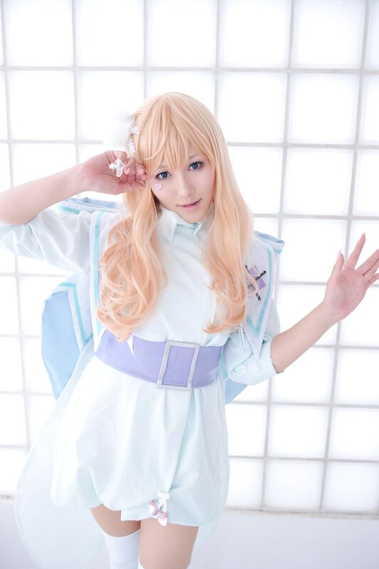 cosplayer in light blue outfit
