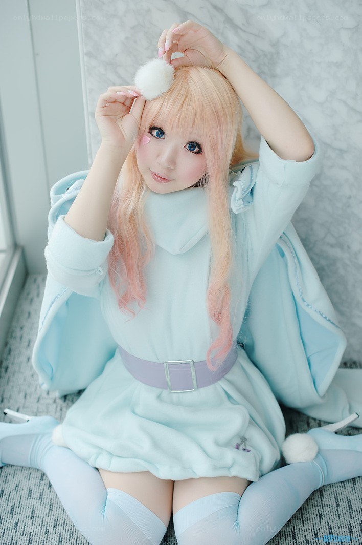 cosplayer in light blue outfit