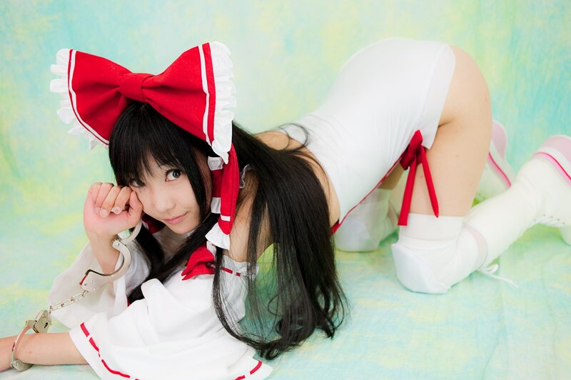cosplayer in maid outfit