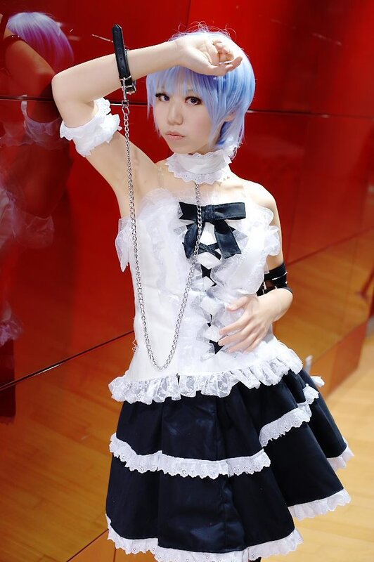 cosplayer in maid outfit