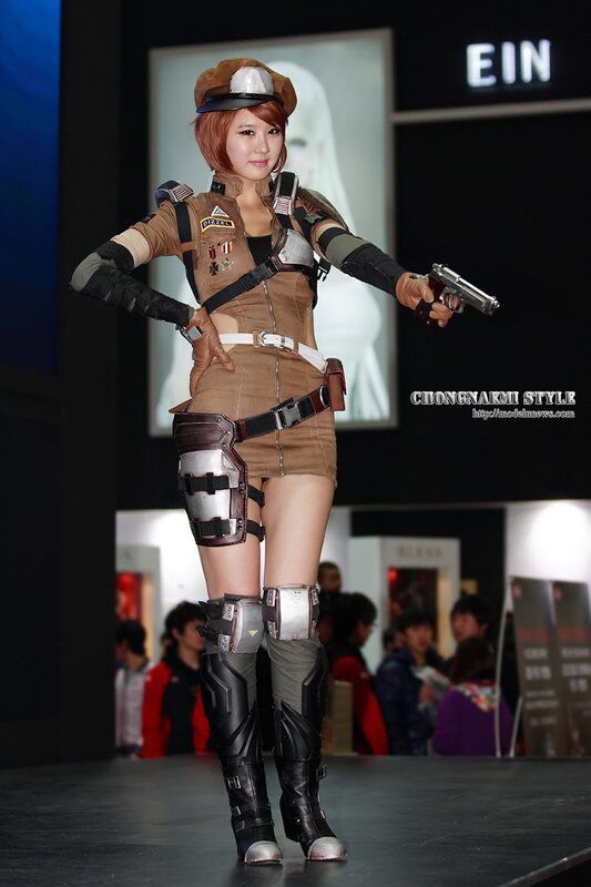 cosplayer in military costume