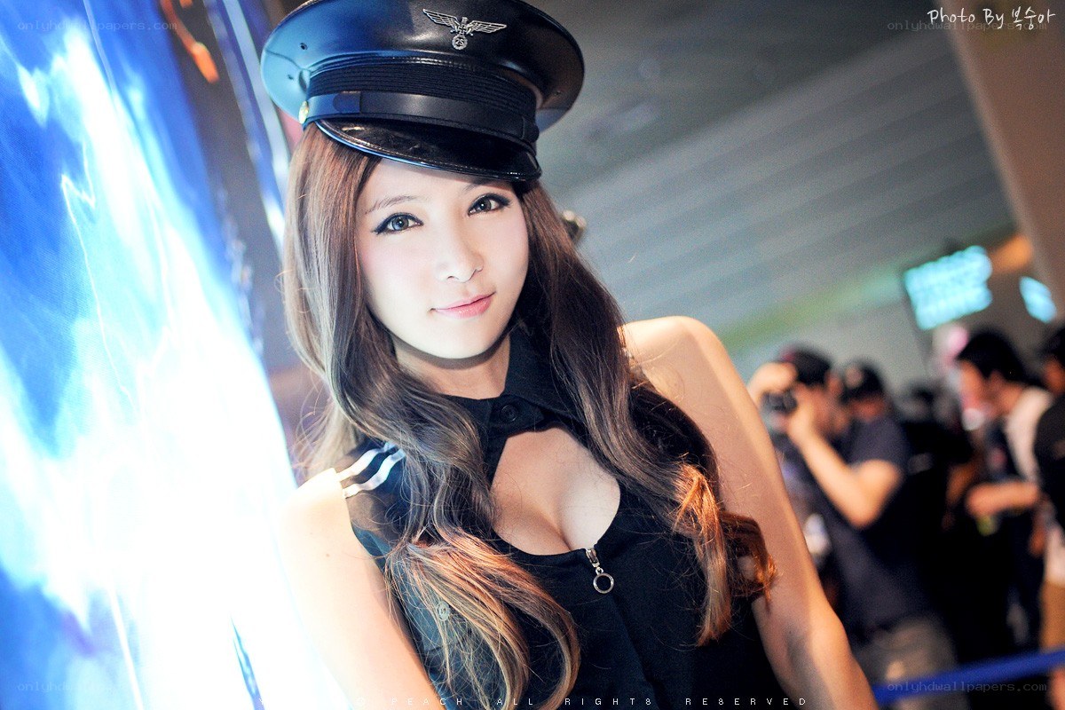cosplayer in military hat