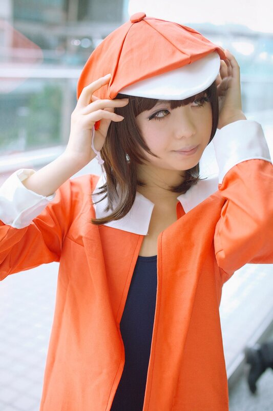 cosplayer in orange outfit