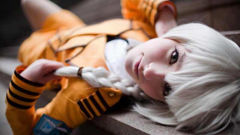 cosplayer in orange uniform