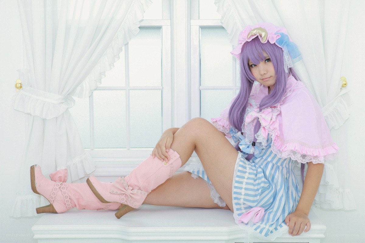 cosplayer in pastel dress