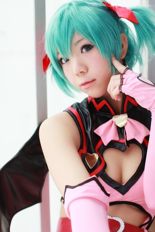 cosplayer in pink and black costume