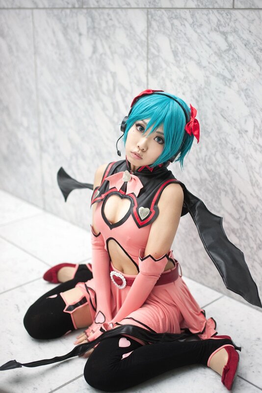 cosplayer in pink and black costume