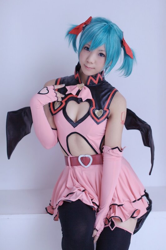cosplayer in pink and black costume