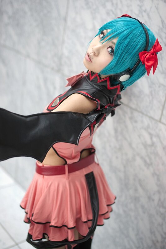 cosplayer in pink and black outfit