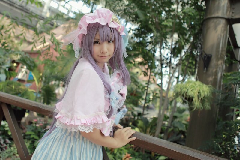 cosplayer in pink and blue dress