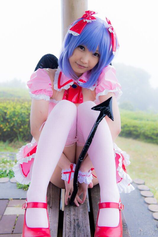 cosplayer in pink and blue outfit