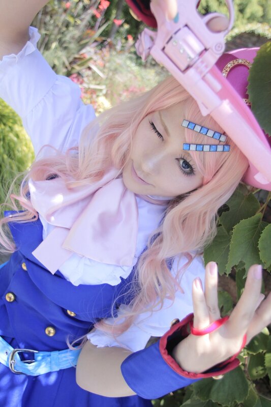 cosplayer in pink and blue outfit