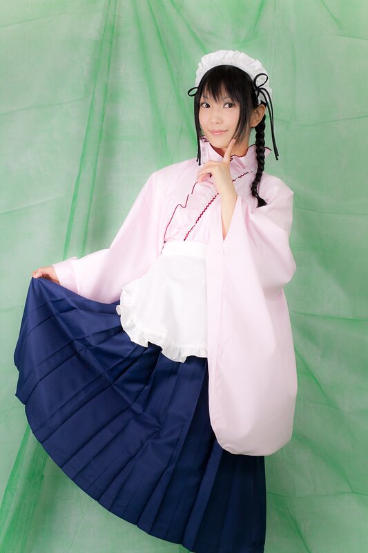 cosplayer in pink and blue outfit