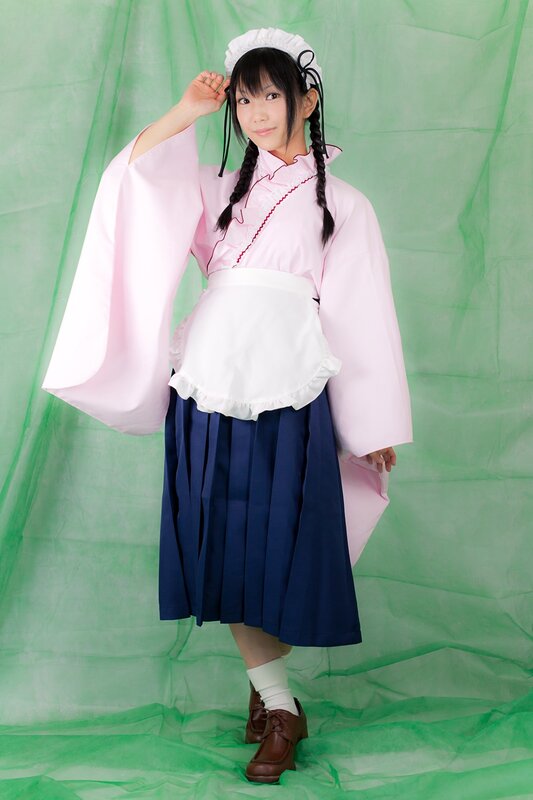cosplayer in pink and blue outfit