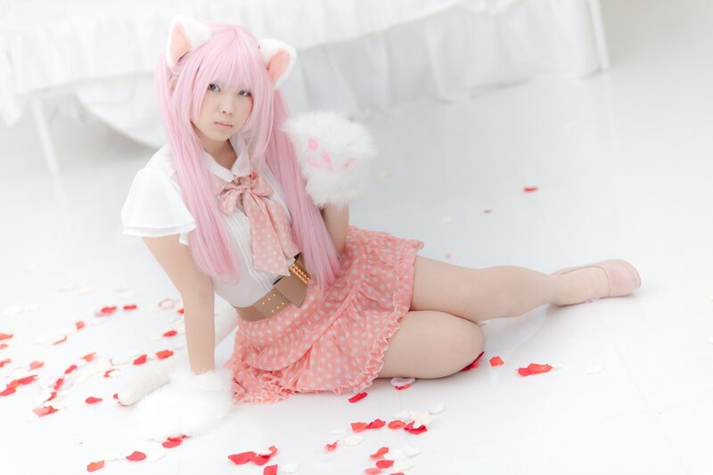 cosplayer in pink cat costume